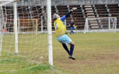 Foto de la galería: Glorias del fútbol misionero estuvieron presentes en J.G Brown a beneficio de Pety Ávalos