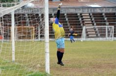 Foto de la galería: Glorias del fútbol misionero estuvieron presentes en J.G Brown a beneficio de Pety Ávalos