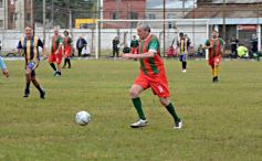 Foto de la galería: Glorias del fútbol misionero estuvieron presentes en J.G Brown a beneficio de Pety Ávalos