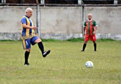 Foto de la galería: Glorias del fútbol misionero estuvieron presentes en J.G Brown a beneficio de Pety Ávalos