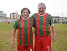 Foto de la galería: Glorias del fútbol misionero estuvieron presentes en J.G Brown a beneficio de Pety Ávalos