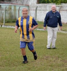 Foto de la galería: Glorias del fútbol misionero estuvieron presentes en J.G Brown a beneficio de Pety Ávalos
