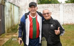 Foto de la galería: Glorias del fútbol misionero estuvieron presentes en J.G Brown a beneficio de Pety Ávalos
