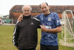 Foto de la galería: Glorias del fútbol misionero estuvieron presentes en J.G Brown a beneficio de Pety Ávalos