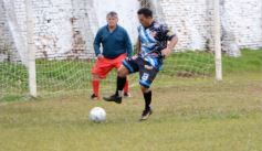 Foto de la galería: Glorias del fútbol misionero estuvieron presentes en J.G Brown a beneficio de Pety Ávalos