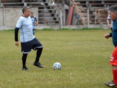 Foto de la galería: Glorias del fútbol misionero estuvieron presentes en J.G Brown a beneficio de Pety Ávalos