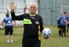 Foto de la galería: Glorias del fútbol misionero estuvieron presentes en J.G Brown a beneficio de Pety Ávalos