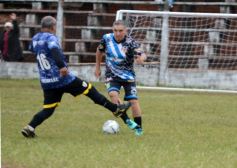 Foto de la galería: Glorias del fútbol misionero estuvieron presentes en J.G Brown a beneficio de Pety Ávalos