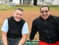 Foto de la galería: Glorias del fútbol misionero estuvieron presentes en J.G Brown a beneficio de Pety Ávalos
