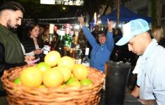 Foto de la galería: La tercera Festreaming en calle Colón con temática mundialista y solidaria