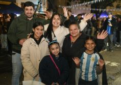 Foto de la galería: La tercera Festreaming en calle Colón con temática mundialista y solidaria