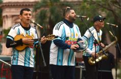 Sixto Fotografías. Sociedad. Festival Solidario - "Bandera Solidaria" en la plaza 9 de Julio, festival cultural que reunió donaciones para los más necesitados