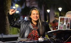 Foto de la galería: "Bandera Solidaria" en la plaza 9 de Julio, festival cultural que reunió donaciones para los más necesitados