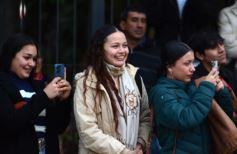 Foto de la galería: "Bandera Solidaria" en la plaza 9 de Julio, festival cultural que reunió donaciones para los más necesitados