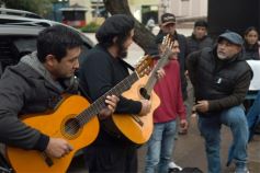 Foto de la galería: "Bandera Solidaria" en la plaza 9 de Julio, festival cultural que reunió donaciones para los más necesitados