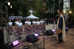 Foto de la galería: "Bandera Solidaria" en la plaza 9 de Julio, festival cultural que reunió donaciones para los más necesitados