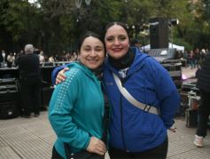 Foto de la galería: "Bandera Solidaria" en la plaza 9 de Julio, festival cultural que reunió donaciones para los más necesitados