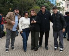 Foto de la galería: "Bandera Solidaria" en la plaza 9 de Julio, festival cultural que reunió donaciones para los más necesitados
