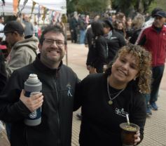 Foto de la galería: "Bandera Solidaria" en la plaza 9 de Julio, festival cultural que reunió donaciones para los más necesitados