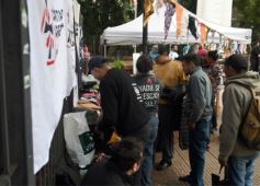 Foto de la galería: "Bandera Solidaria" en la plaza 9 de Julio, festival cultural que reunió donaciones para los más necesitados