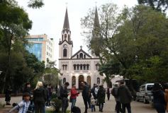 Foto de la galería: "Bandera Solidaria" en la plaza 9 de Julio, festival cultural que reunió donaciones para los más necesitados