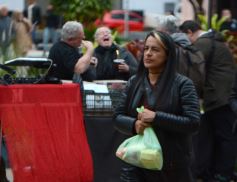 Foto de la galería: "Bandera Solidaria" en la plaza 9 de Julio, festival cultural que reunió donaciones para los más necesitados