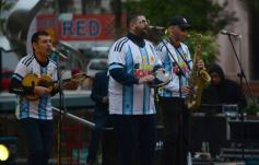 Foto de la galería: "Bandera Solidaria" en la plaza 9 de Julio, festival cultural que reunió donaciones para los más necesitados
