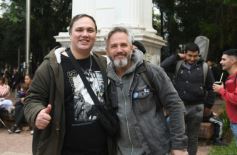 Foto de la galería: "Bandera Solidaria" en la plaza 9 de Julio, festival cultural que reunió donaciones para los más necesitados