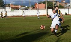 Foto de la galería: Mitre se mantiene líder en su zona después del 0-0 ante Juventud Antoniana de Salta