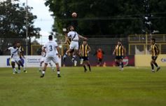 Foto de la galería: Mitre se mantiene líder en su zona después del 0-0 ante Juventud Antoniana de Salta