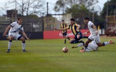 Foto de la galería: Mitre se mantiene líder en su zona después del 0-0 ante Juventud Antoniana de Salta
