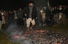 Foto de la galería: Noche de San Juan: multitudinaria muestra de fe y tradición 