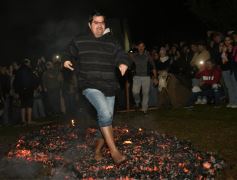 Foto de la galería: Noche de San Juan: multitudinaria muestra de fe y tradición 