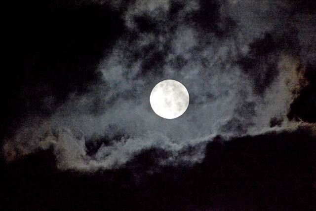 Meditación de Luna Llena: invitan a dos encuentros gratuitos en la ciudad