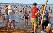 Preparando el verano: recomiendan no ingresar al agua en Costa Sur y El Brete en los próximos días