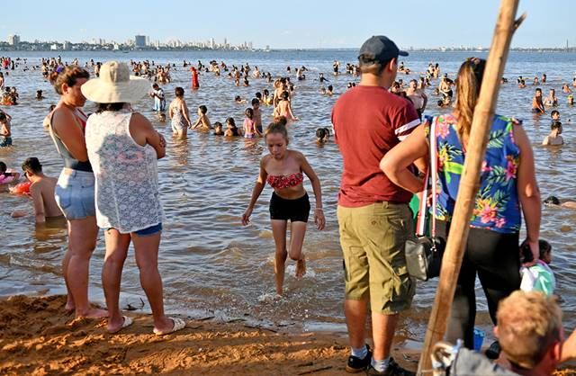 Preparando el verano: recomiendan no ingresar al agua en Costa Sur y El Brete en los próximos días