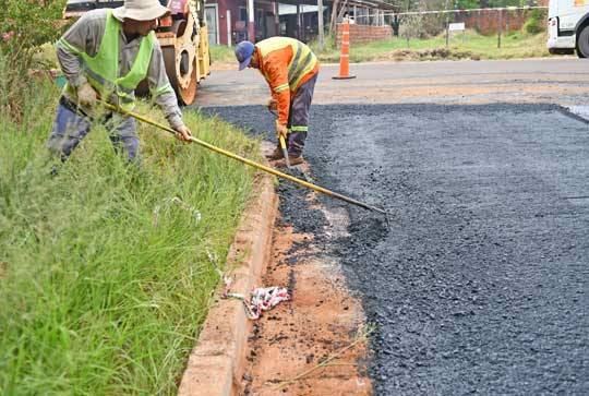 Mejoramiento vial y urbano en Posadas: la Municipalidad avanza con obras de asfaltado en Itaembé Miní