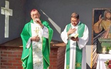 Junto a la comunidad de Itaembé Miní: la Parroquia Jesús Misericordioso inauguró su cinerario