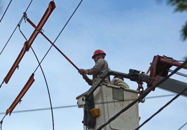Energía de Misiones avanza con el recambio de infraestructura eléctrica y mejoras en líneas troncales en la ciudad