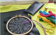 Estudiantes de primaria aprenden a fabricar cartucheras con reciclados