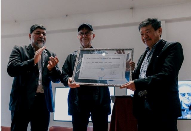 León Gieco recibió la distinción "Doctor Honoris Causa" de la UNAM 
