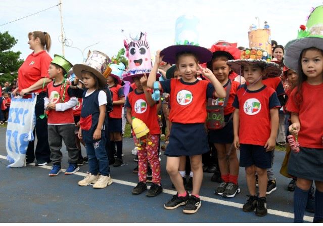 El NENI 2032 realizó el cierre de "Reciclarte" con desfile, ritmo, color y el apoyo de la Madre de la Misericordia