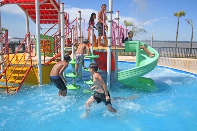 El Complejo Costa Sur abrió la temporada de verano con piletas habilitadas y un nuevo parque de juegos