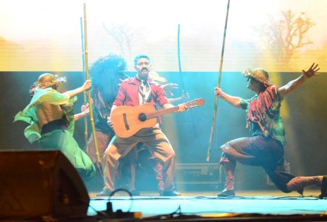 El Festival del Litoral abrió con emoción, tradición y un público que volvió a encontrarse esta vez en La Cascada de la costanera 