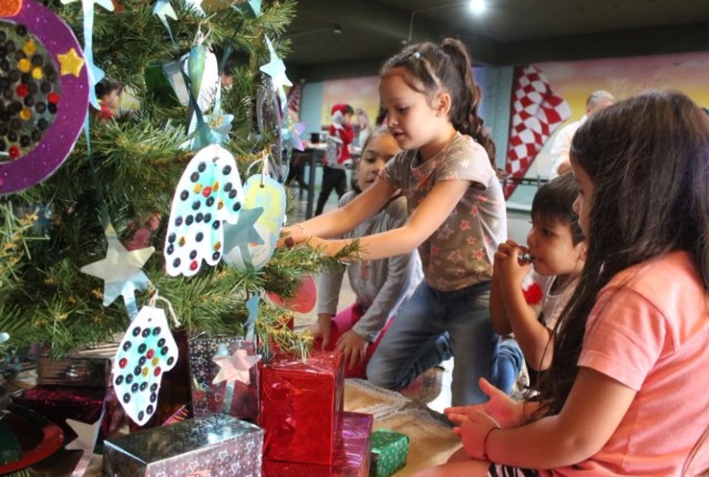 En el Hogar de Día se realizó el acto de cierre del ciclo y el encendido del Árbol de Navidad con mucha emoción