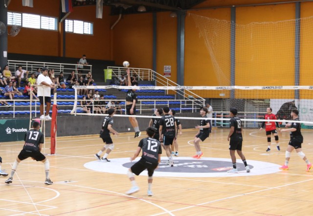 El vóley posadeño celebró su año con un vibrante cierre en el Polideportivo Finito Gehrmann