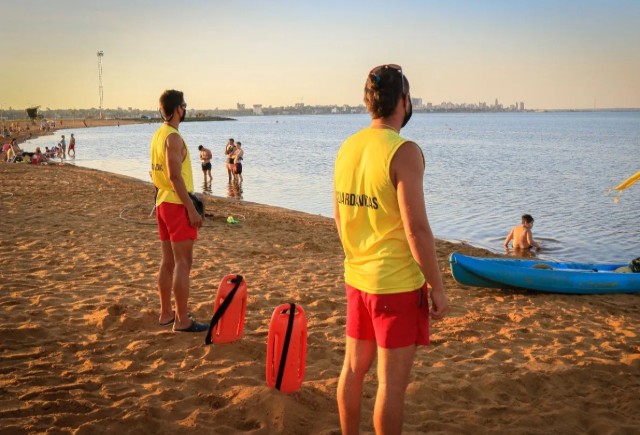 Imagen de la noticia: Clases de apoyo y preinscripción abierta para la Escuela Municipal de Guardavidas