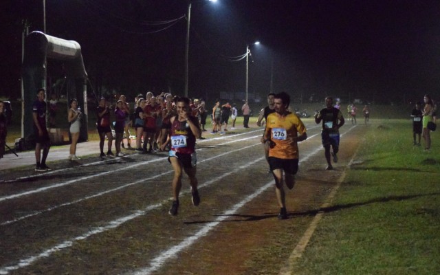 La Pista Néstor Prieto brilló en el primer Torneo Nocturno de Atletismo del año