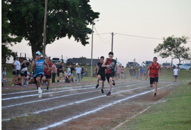 La Pista Néstor Prieto brilló en el primer Torneo Nocturno de Atletismo del año