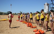 Las clases de apoyo para aspirantes a guardavidas se mantienen en el balneario El Brete